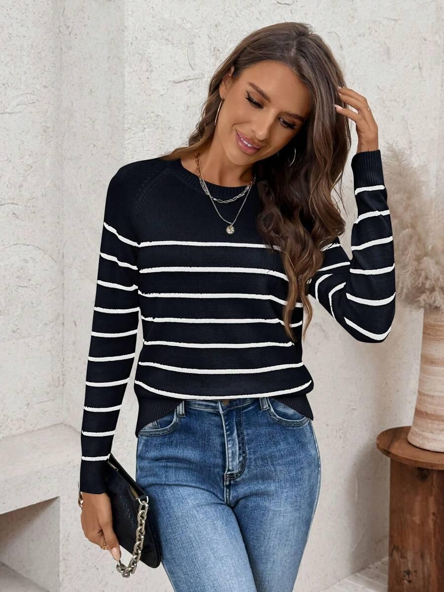 GRANATOWY SWETER PASKI