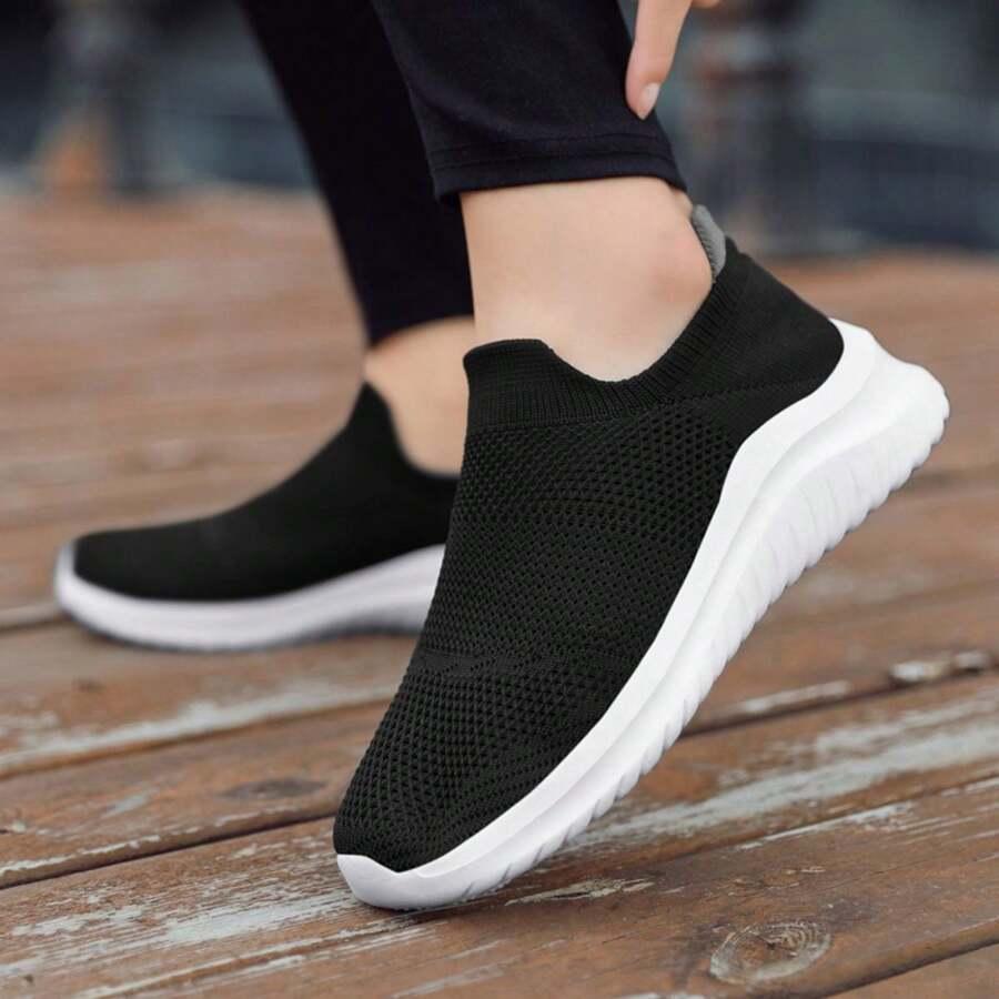 czarne buty sportowe