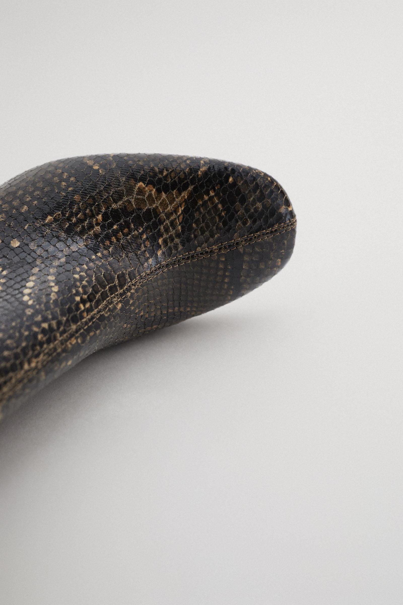 botki imitacja skóry snake print obcas tekstura