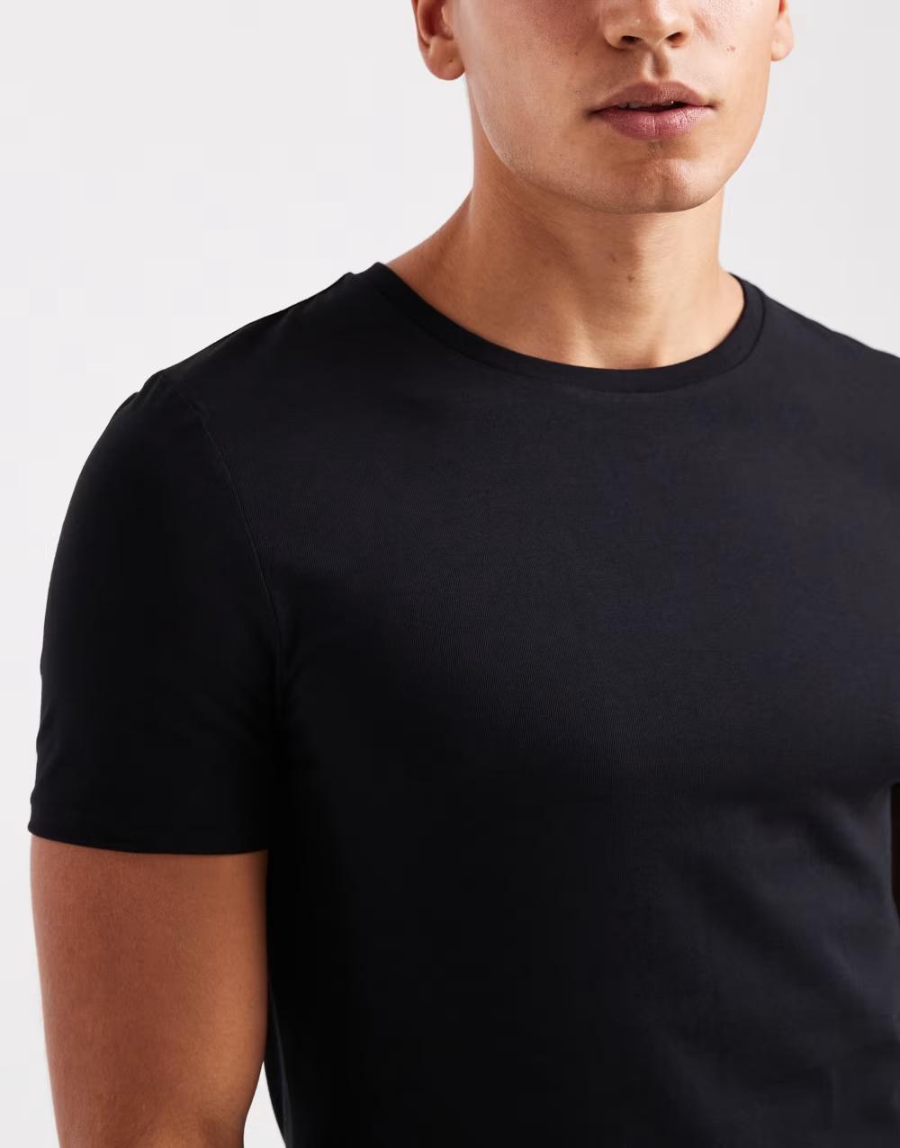 CZARNY T-SHIRT OKRĄGŁY DEKOLT
