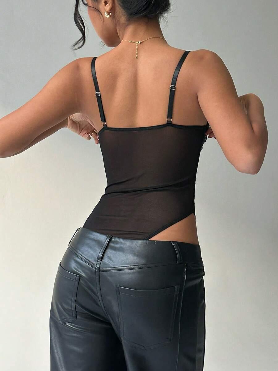 czarne body koronka