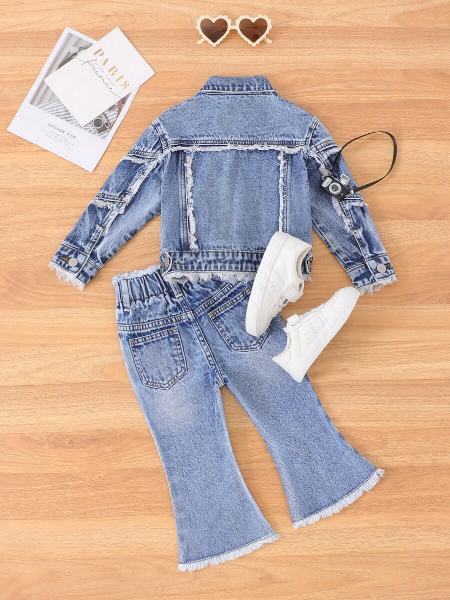niebieski komplet kurtka spodnie jeans