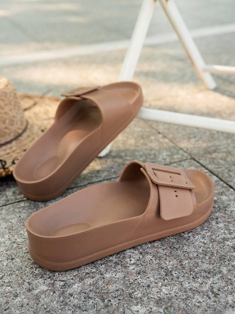 brązowe klapki casual