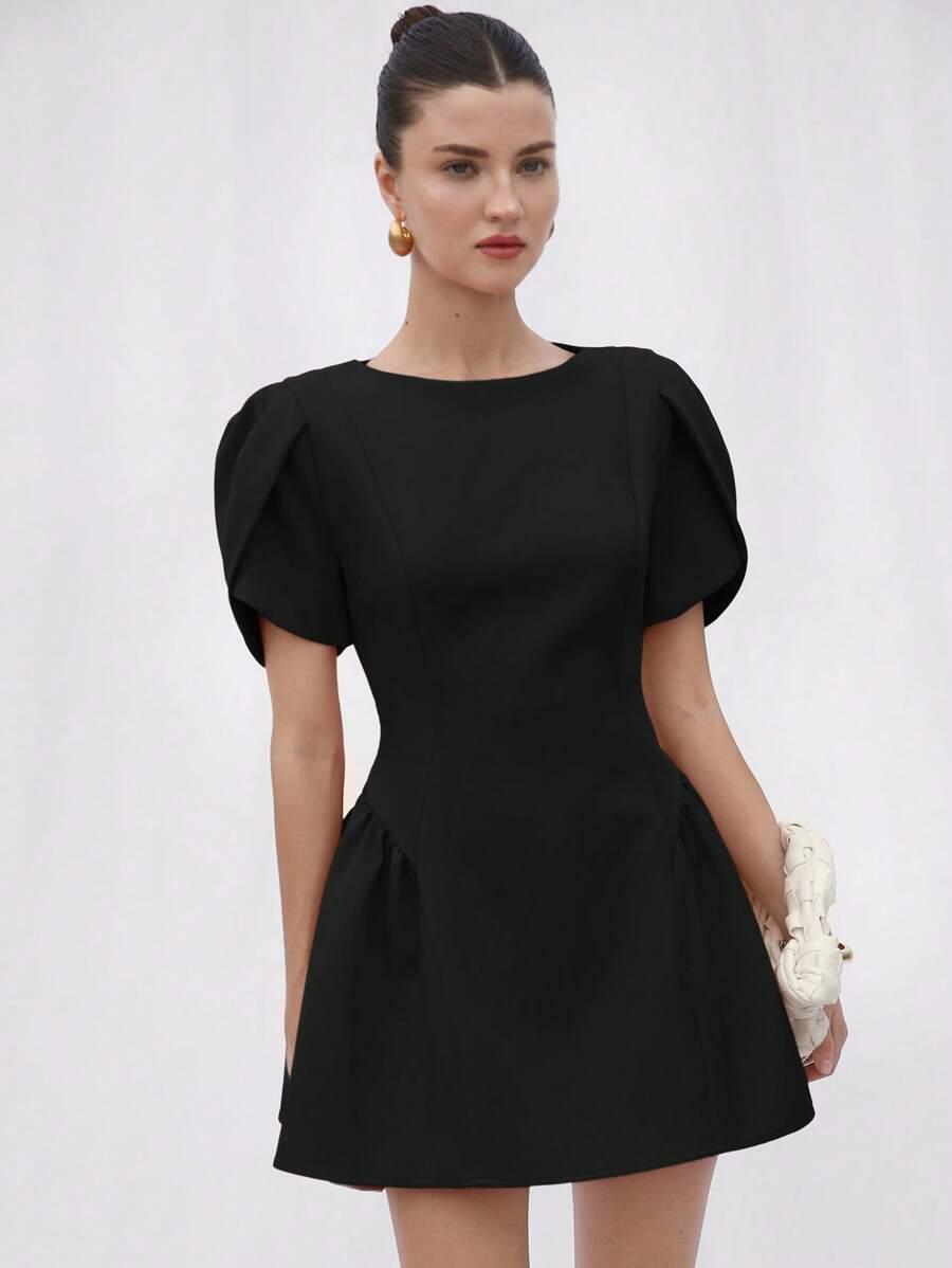 CZARNA MINI SUKIENKA