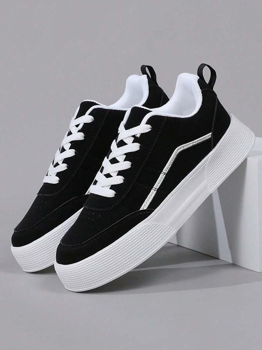 sznurowane czarne buty sportowe