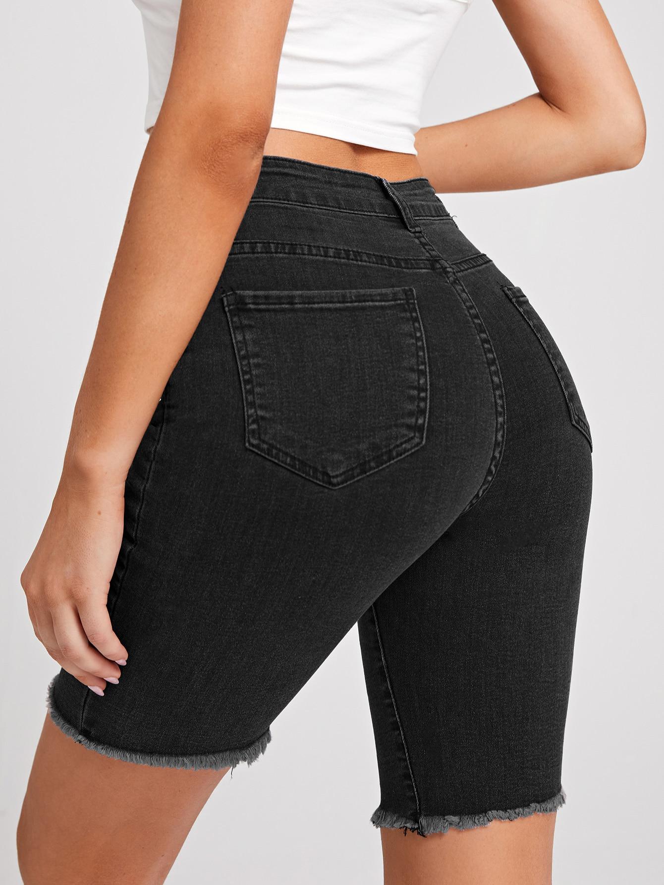 czarne krótkie spodenki jeans
