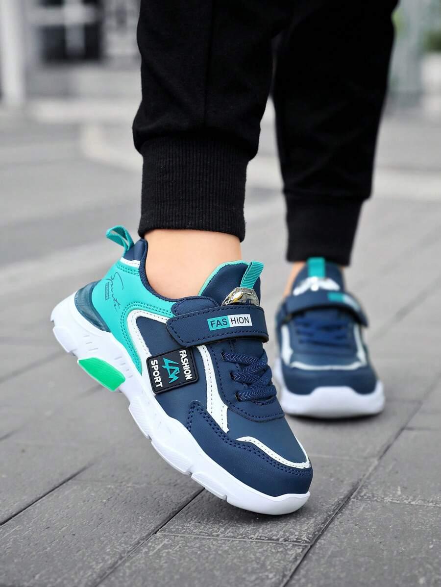 niebieskie buty sportowe