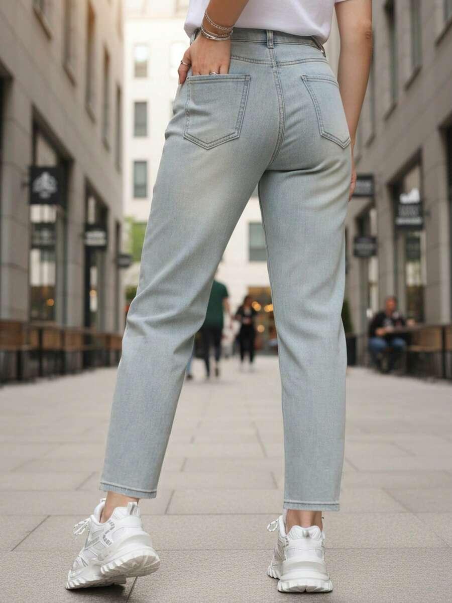 niebieskie spodnie jeans