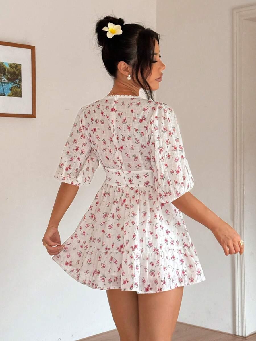 rozkloszowana mini sukienka v neck kwiaty 