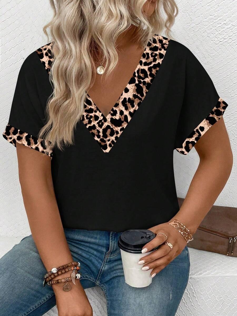 CZARNY T-SHIRT V-NECK PRINT 