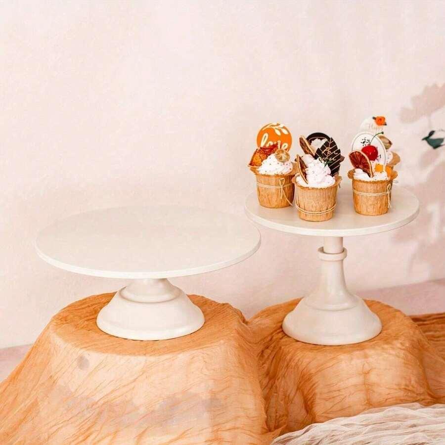 Biały stojak na ciasto