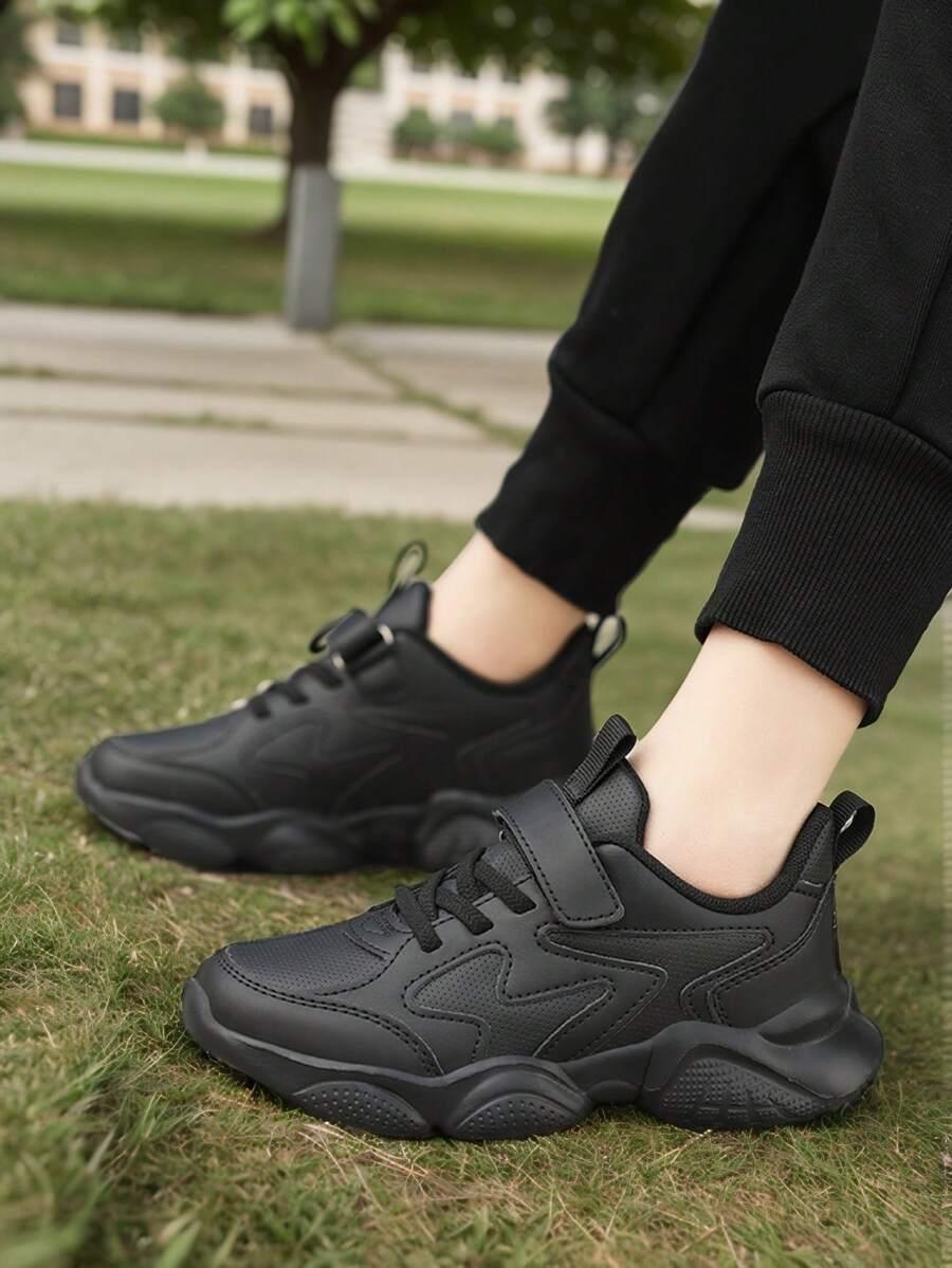 czarne buty sportowe