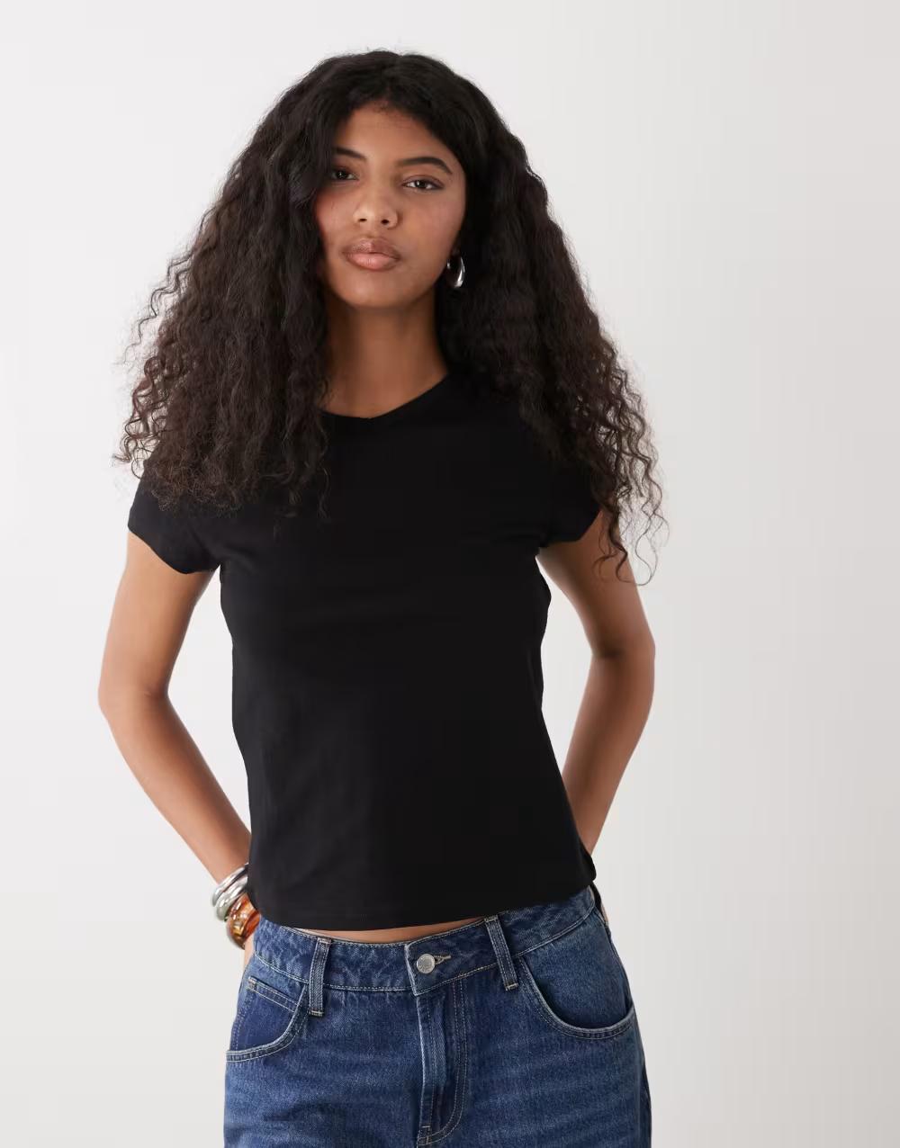czarny t-shirt v-necl