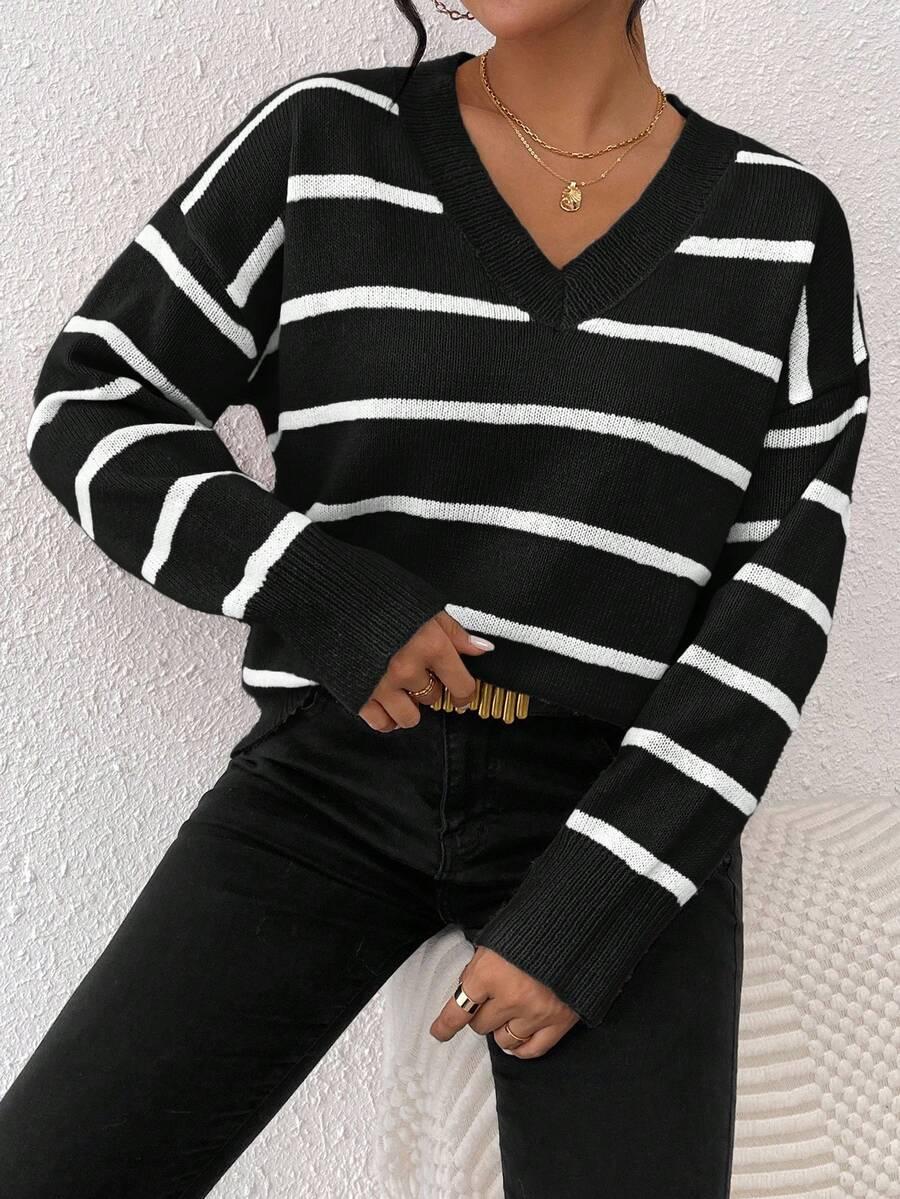 czarny sweter paski