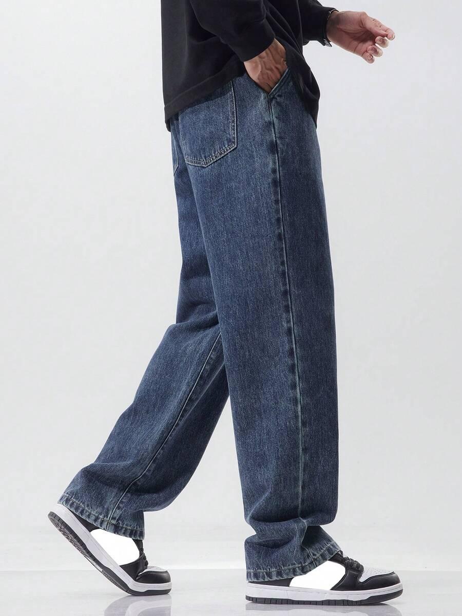 niebieskie spodnie jeans