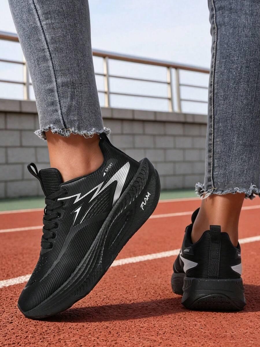 czarne buty sportowe 