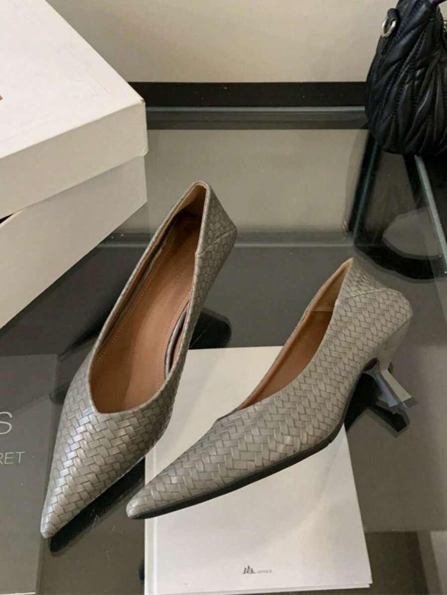 szare czółenka szpic