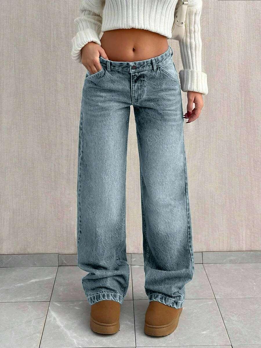 niebieskie spodnie jeans 