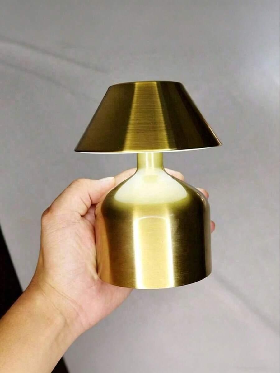 złota lampka nocna