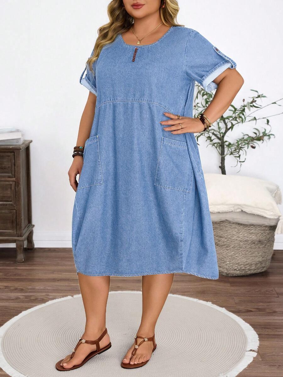 niebieska sukienka jeansowa