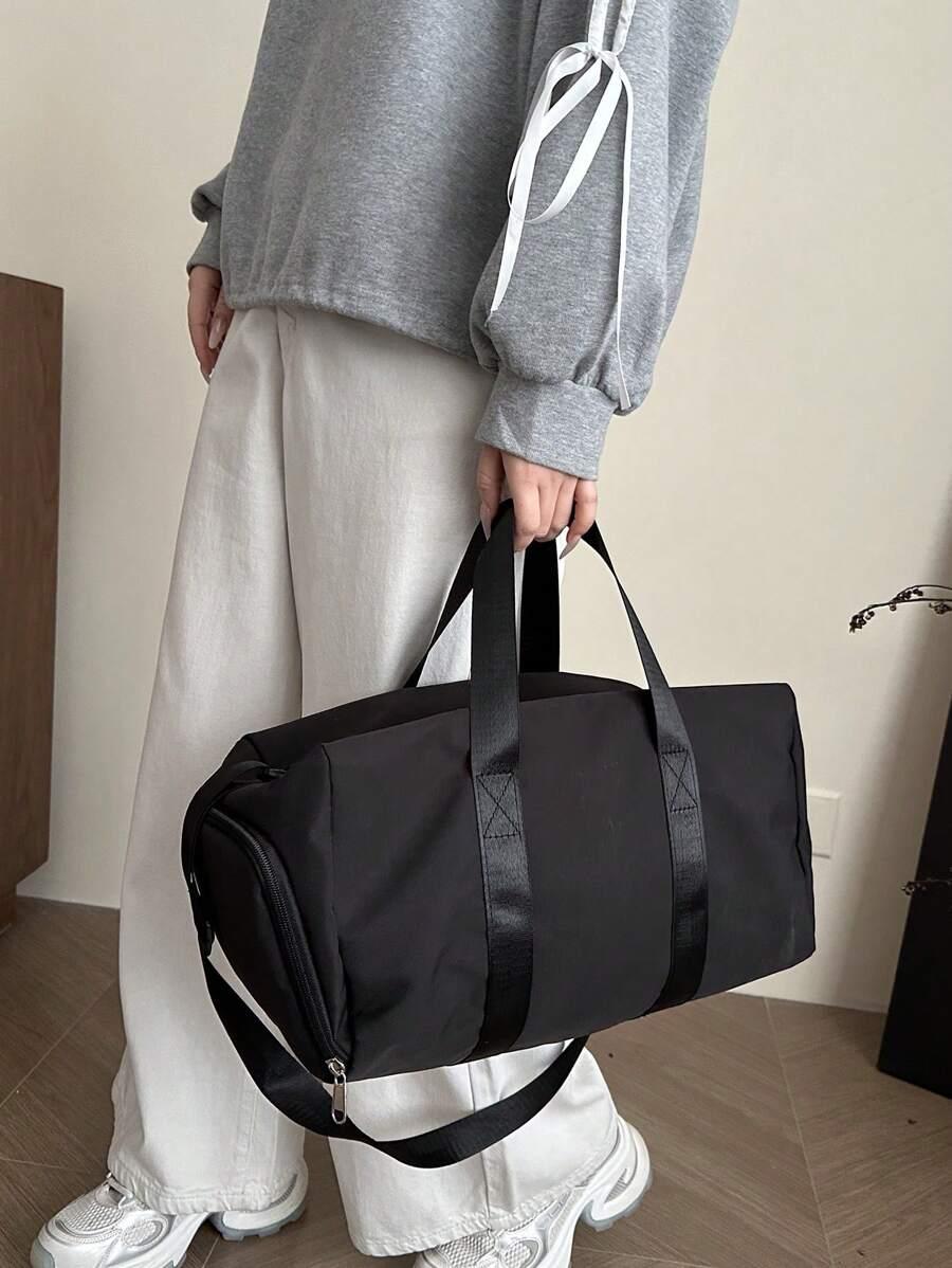 czarna torba sportowa
