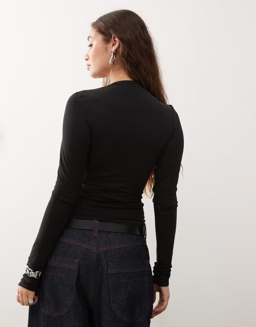 CZARNY TOP V-NECK