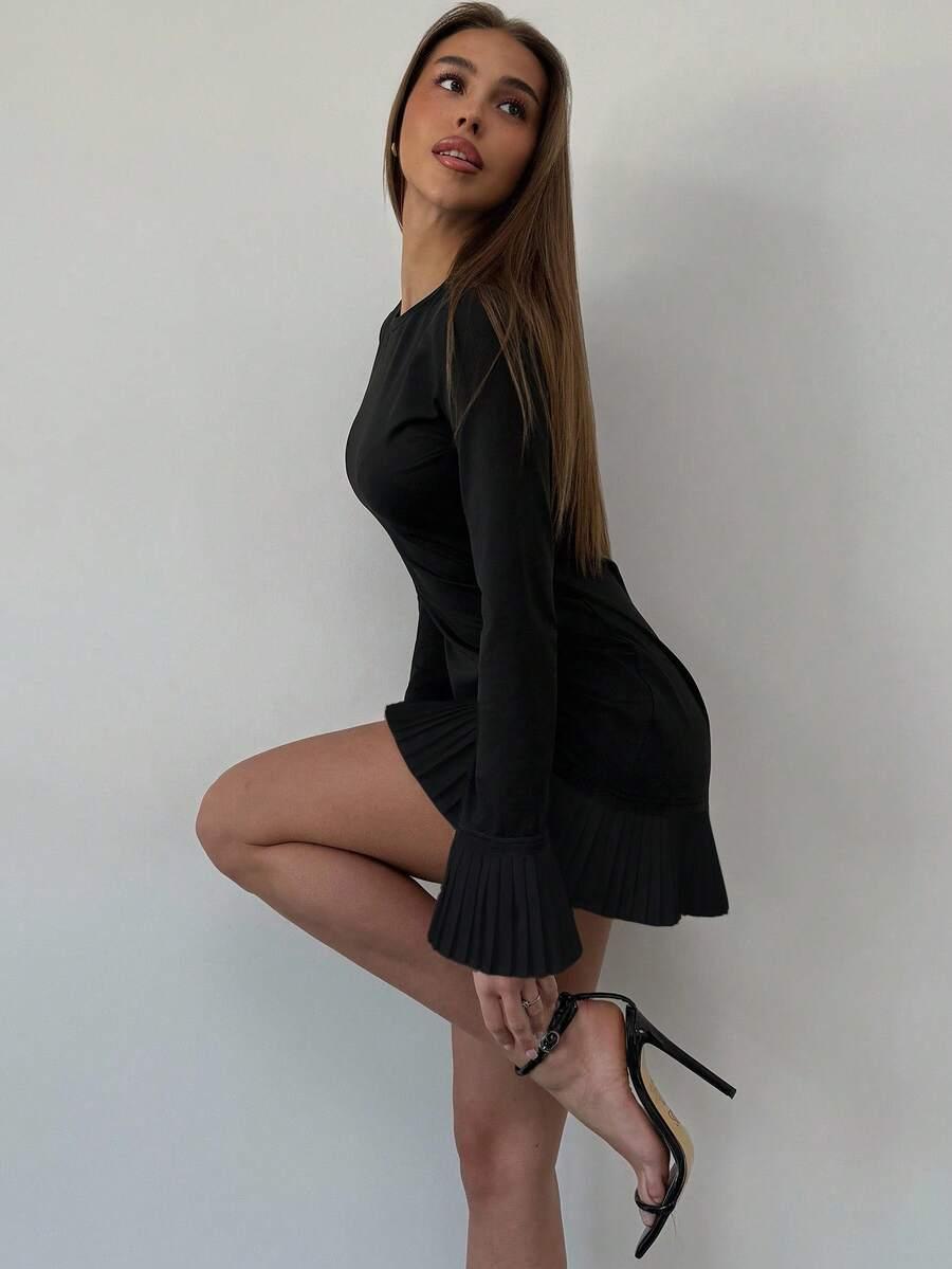 CZARNA MINI SUKIENKA 