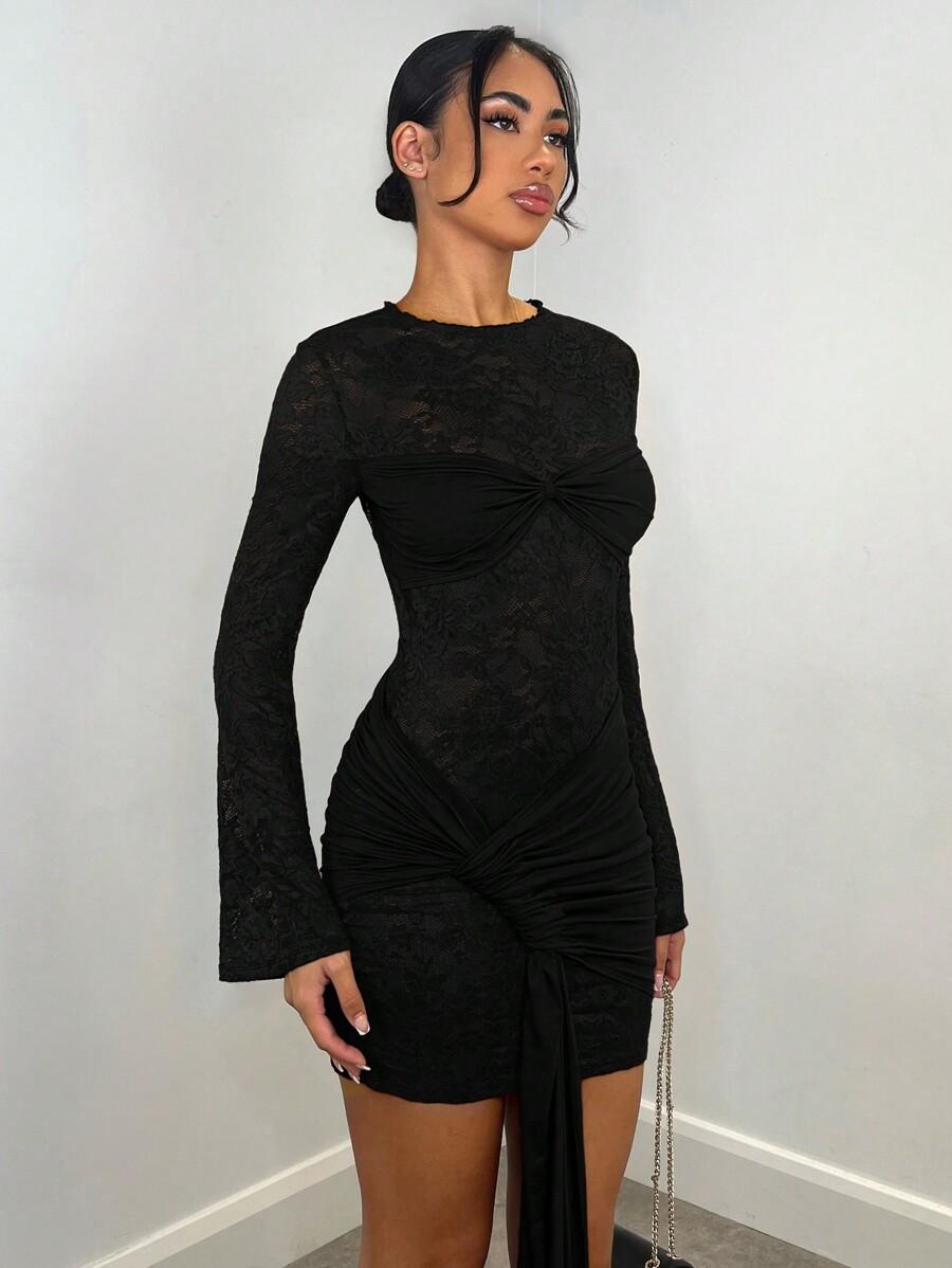 CZARNA MINI SUKIENKA KORONKA