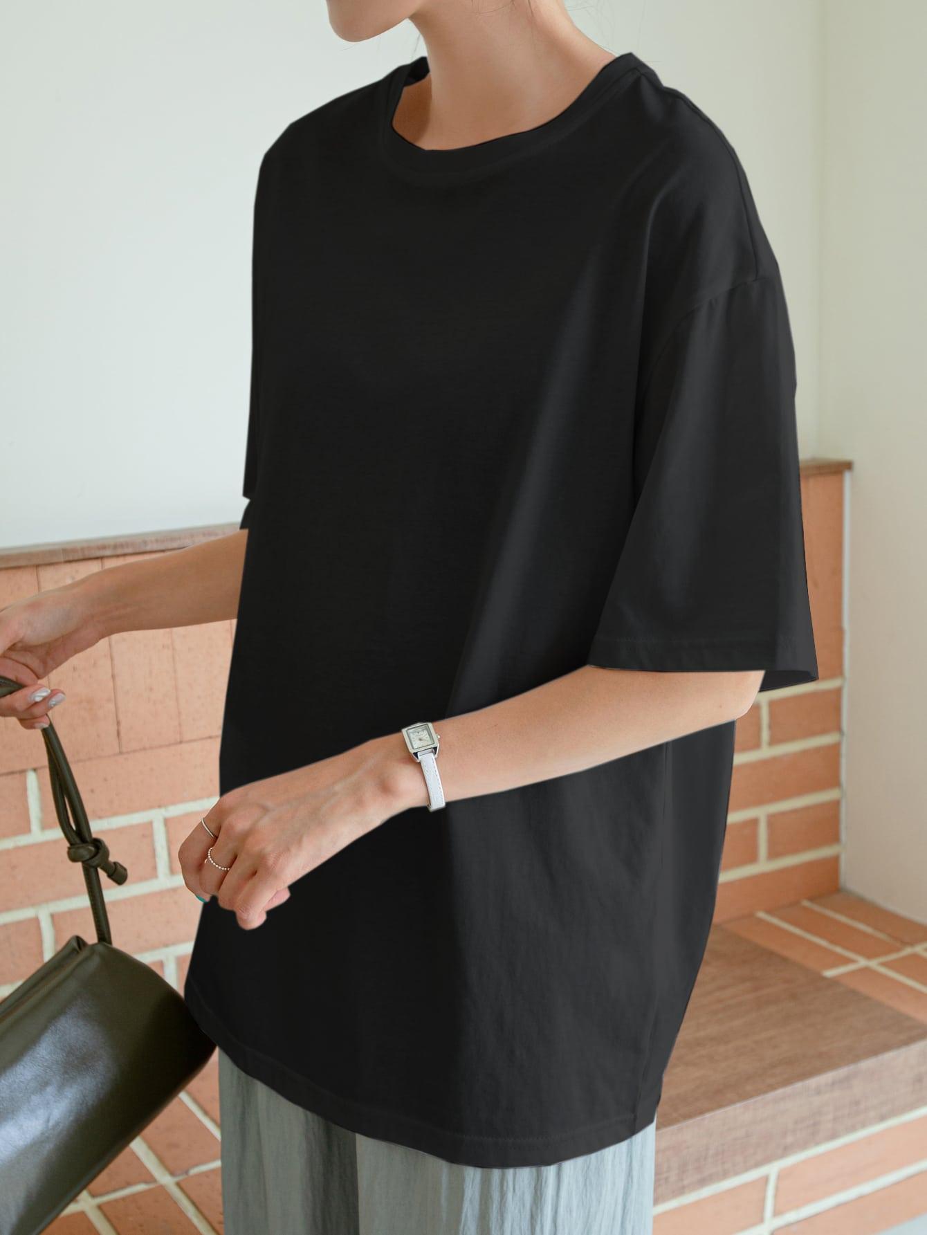CZARNY T-SHIRT WYCIĘCIE
