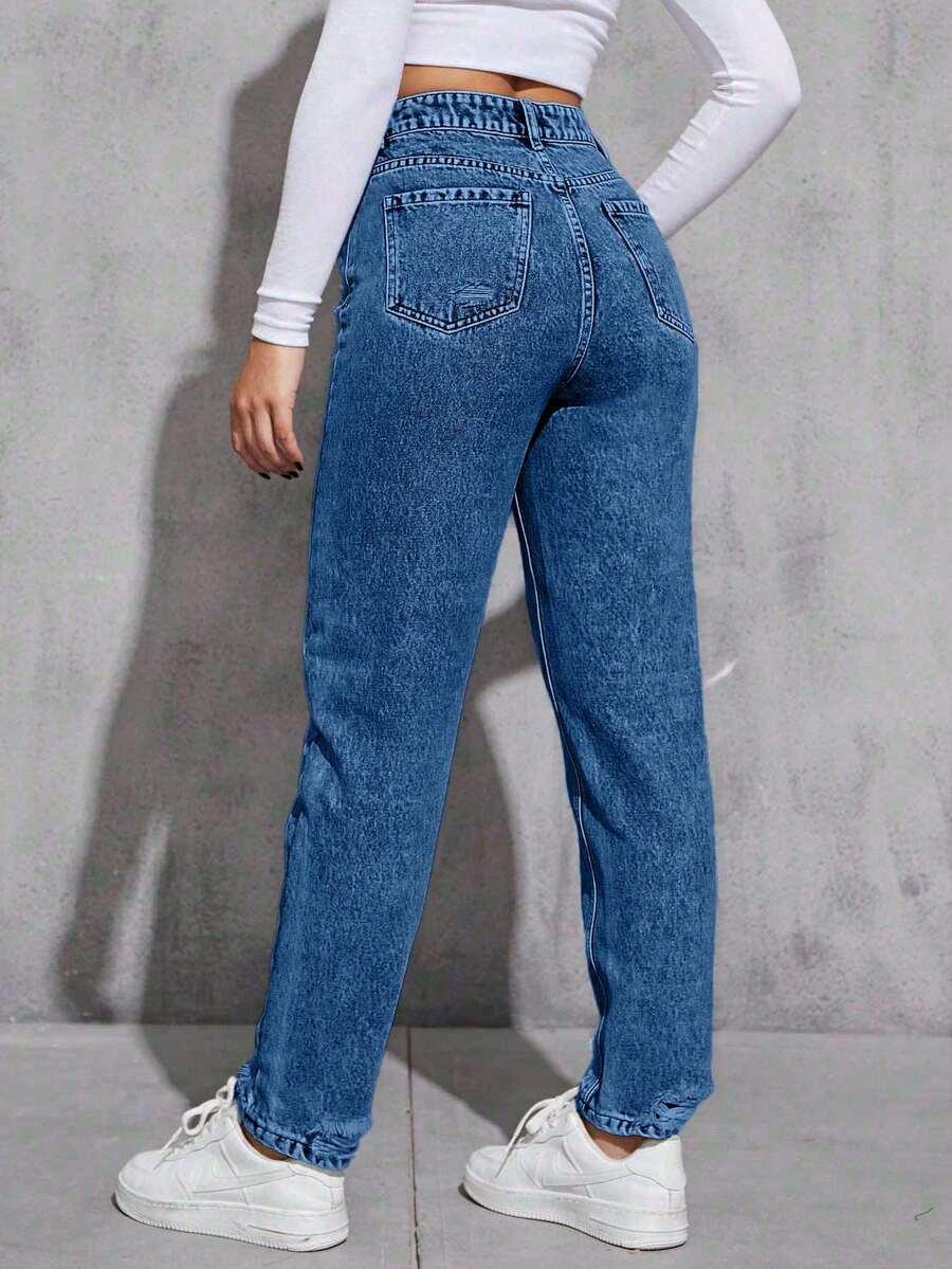 niebieskie spodnie jeans