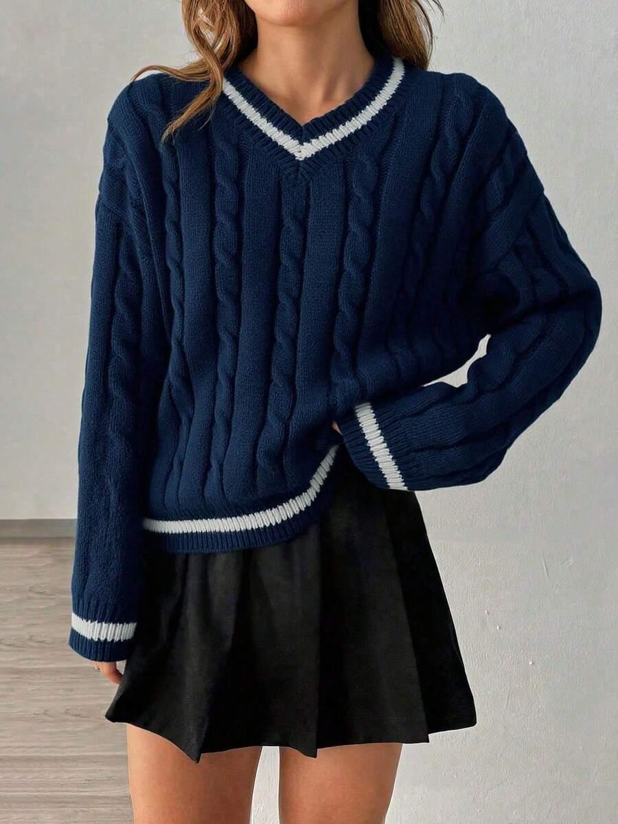 granatowy sweter v-neck