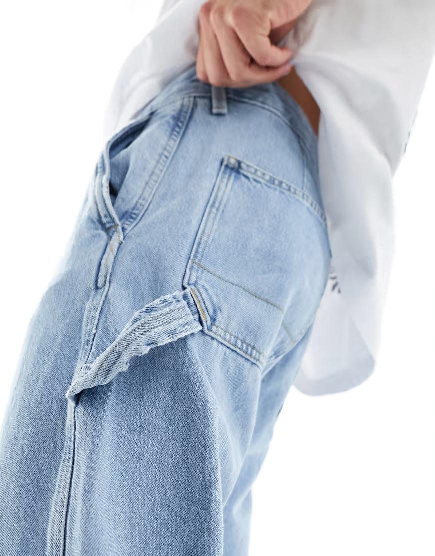 niebieskie spodnie jeans kieszenie