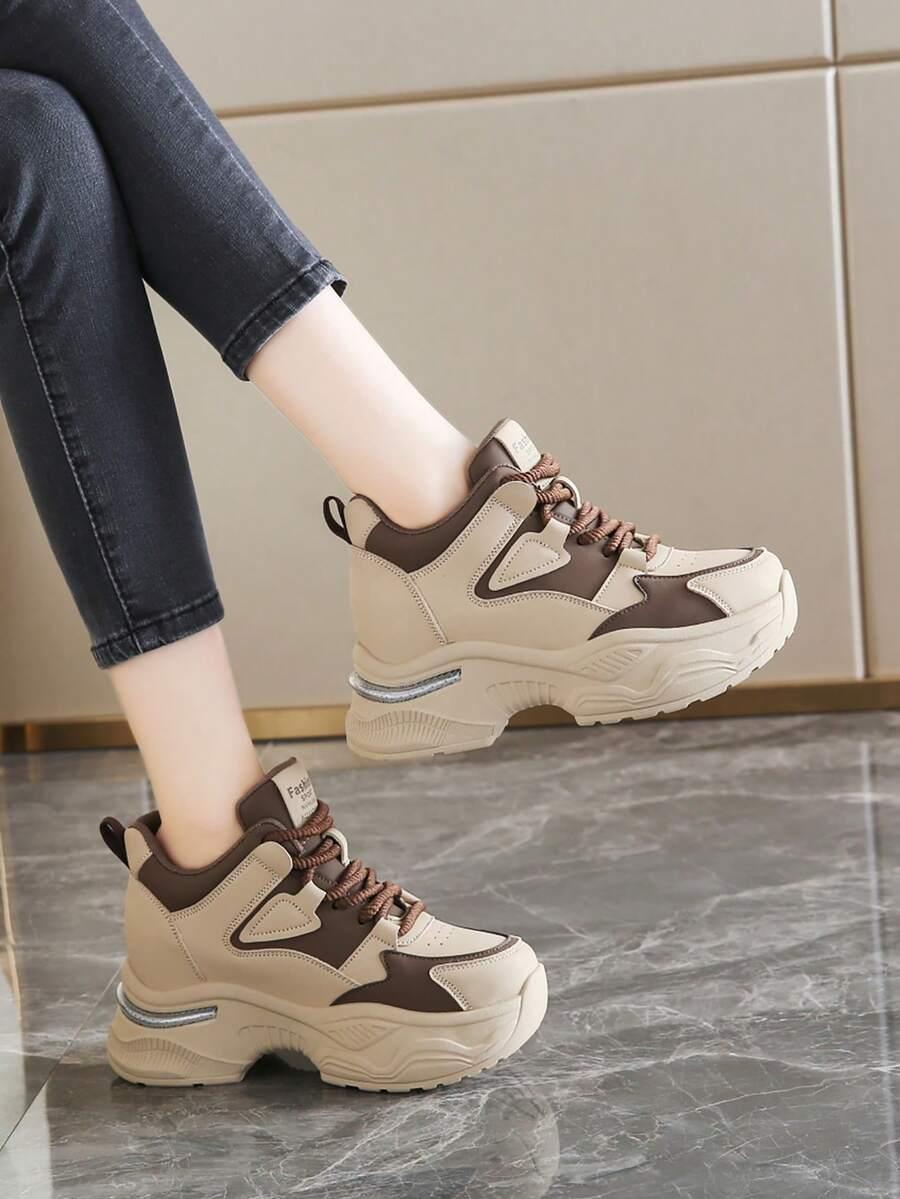 sznurowane buty sportowe