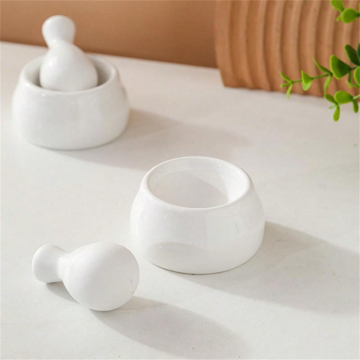 biały ceramiczny moździerz