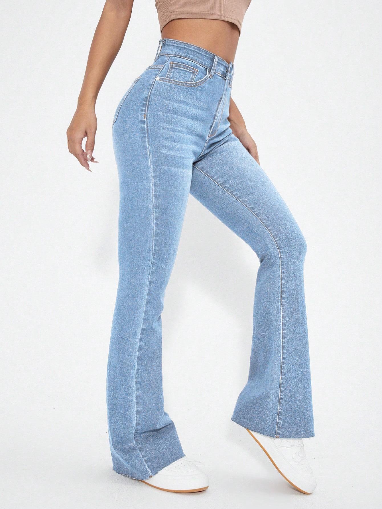 niebieskie spodnie jeans 