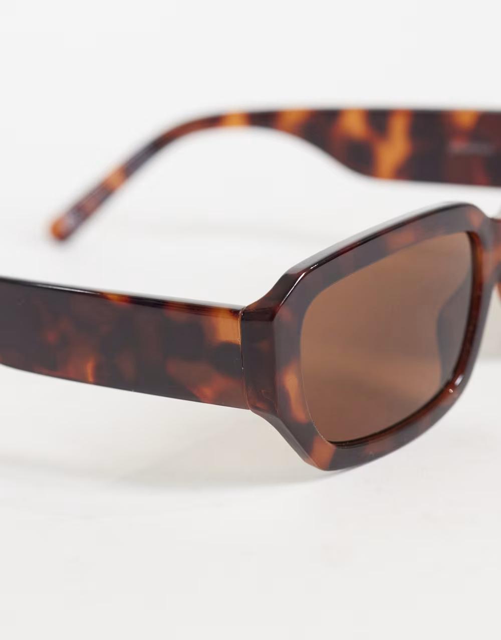 brązowe okulary przeciwsłoneczne animal print