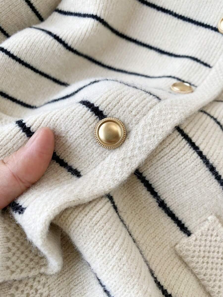 sweter w paski guziki