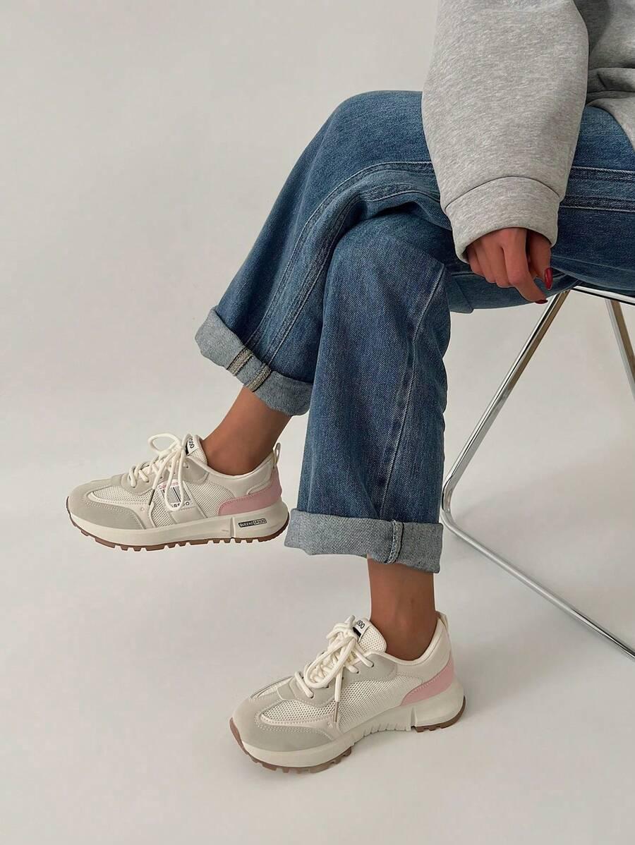beżowe buty sportowe