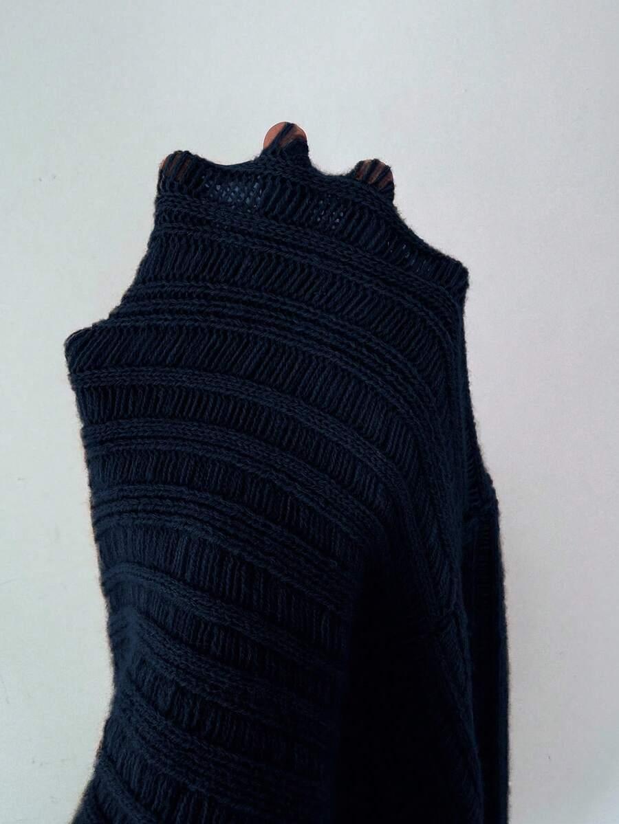sweter asymetryczny dekolt