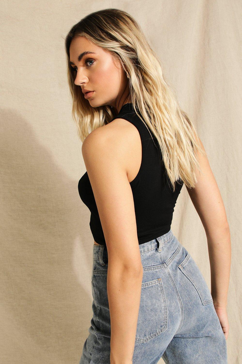 KLASYCZNY CZARNY CROP TOP BEZ RĘKAWÓW