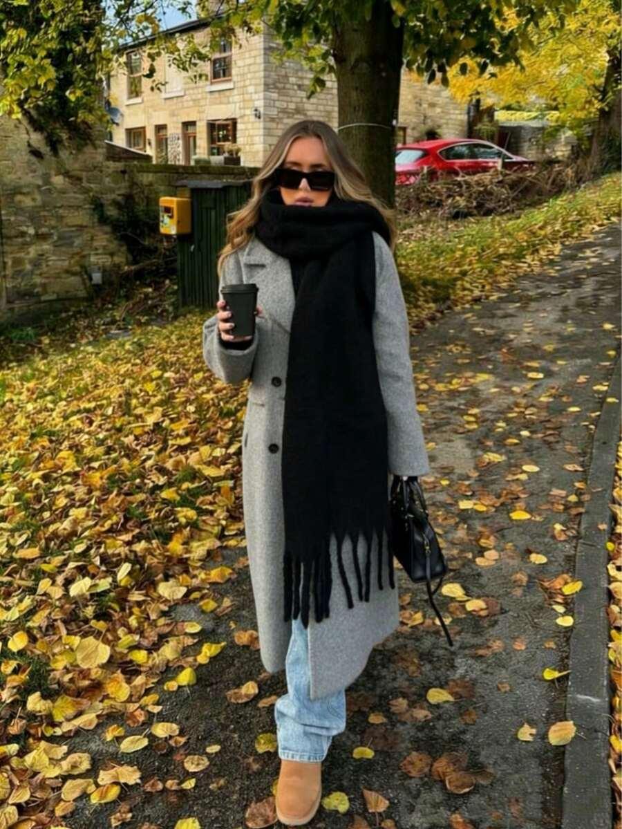 czarny szalik frędzle