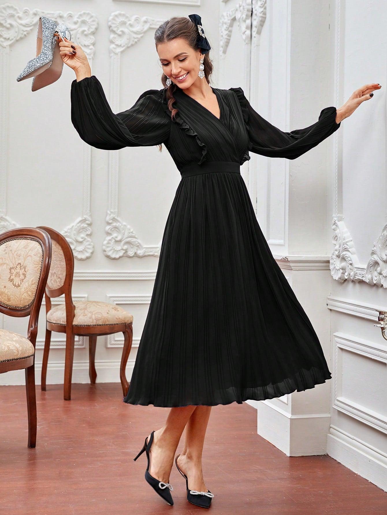 czarna plisowana sukienka długi rękaw falbany