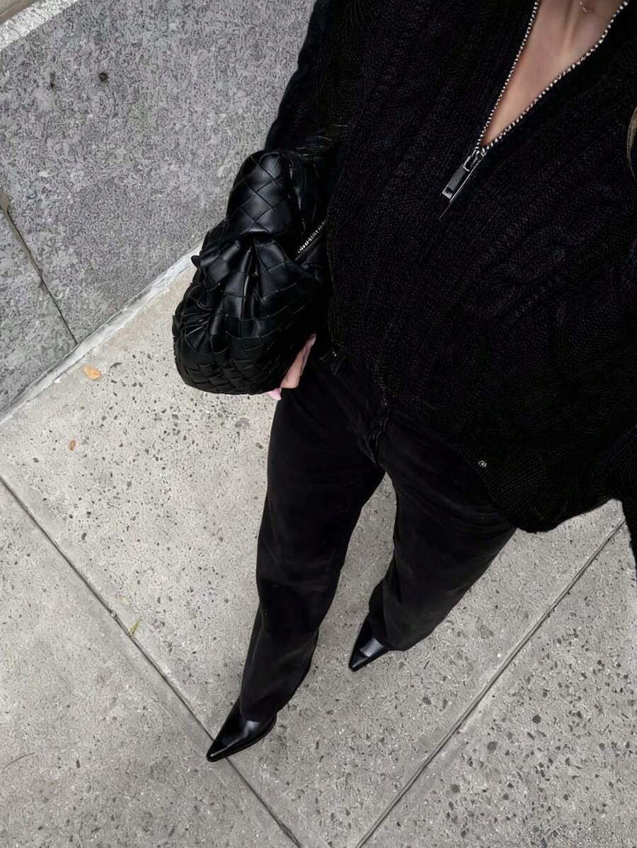 czarny sweter na zamek
