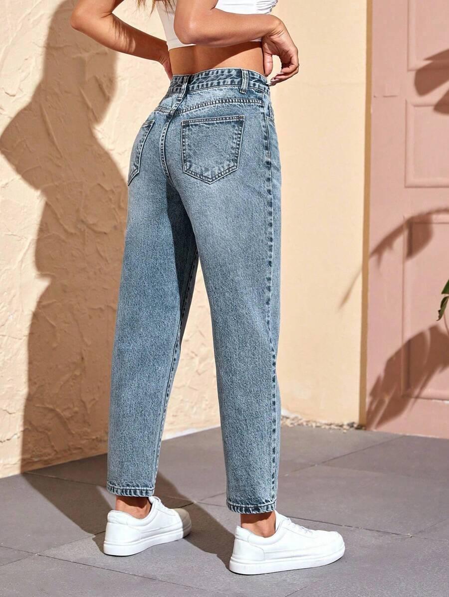 niebieskie spodnie jeans