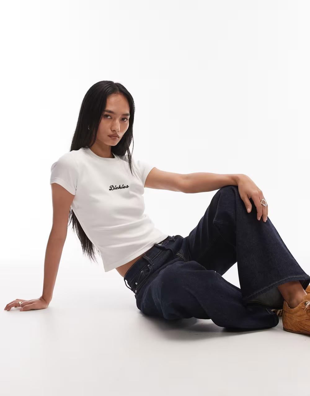 biały t-shirt logo