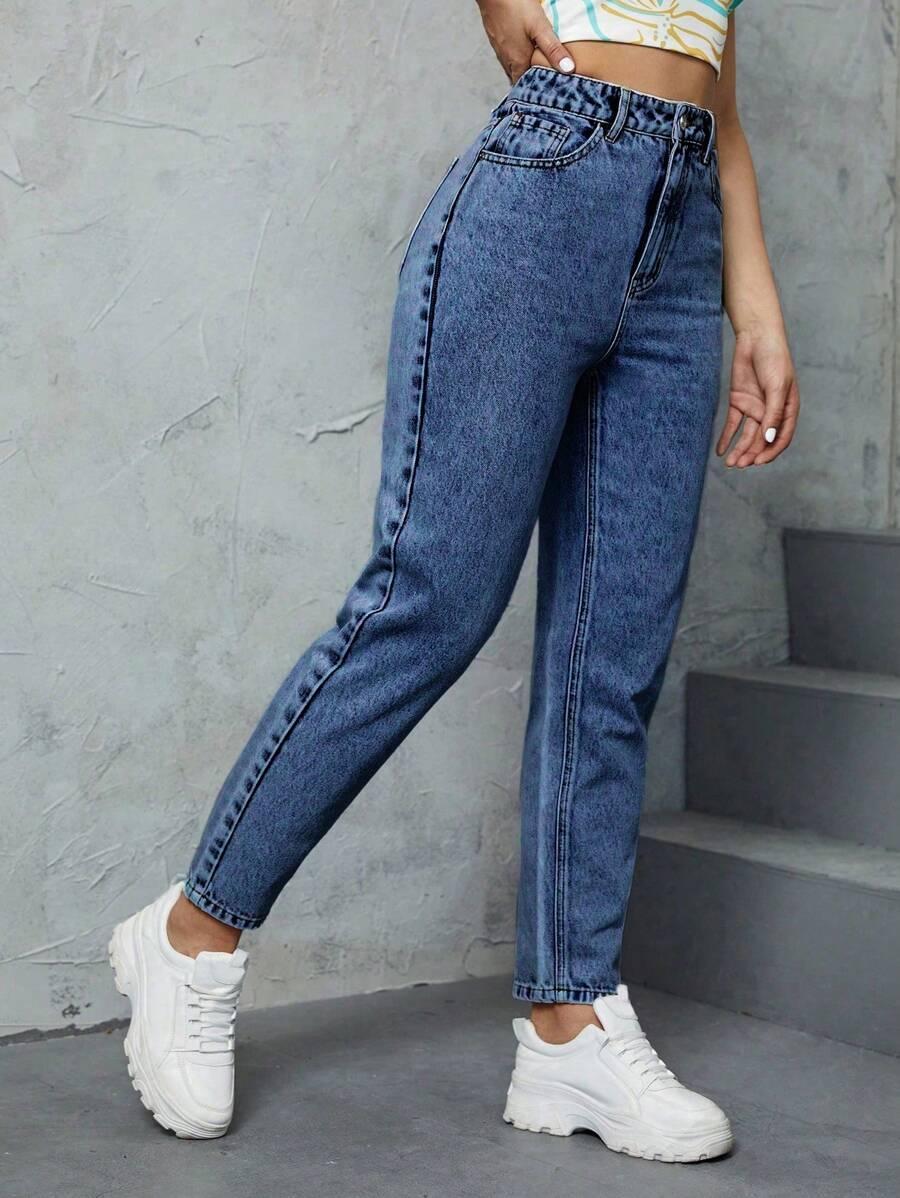 niebieskie spodnie jeans