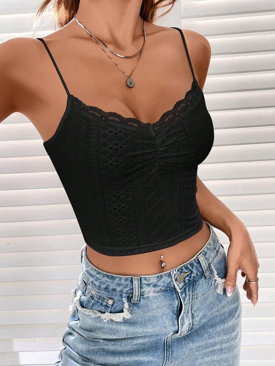 czarny crop top koronka