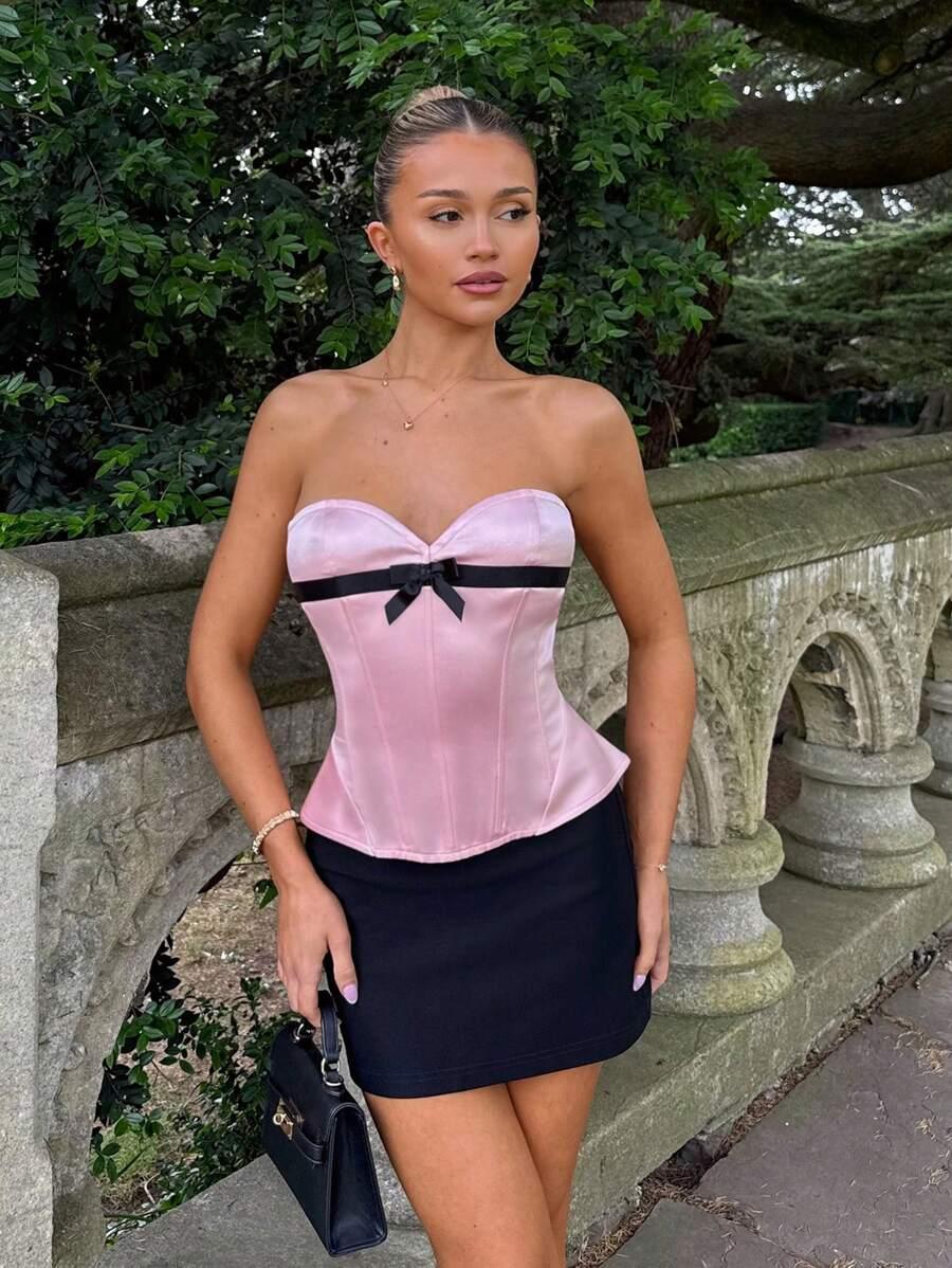 różowy top odkryte ramiona