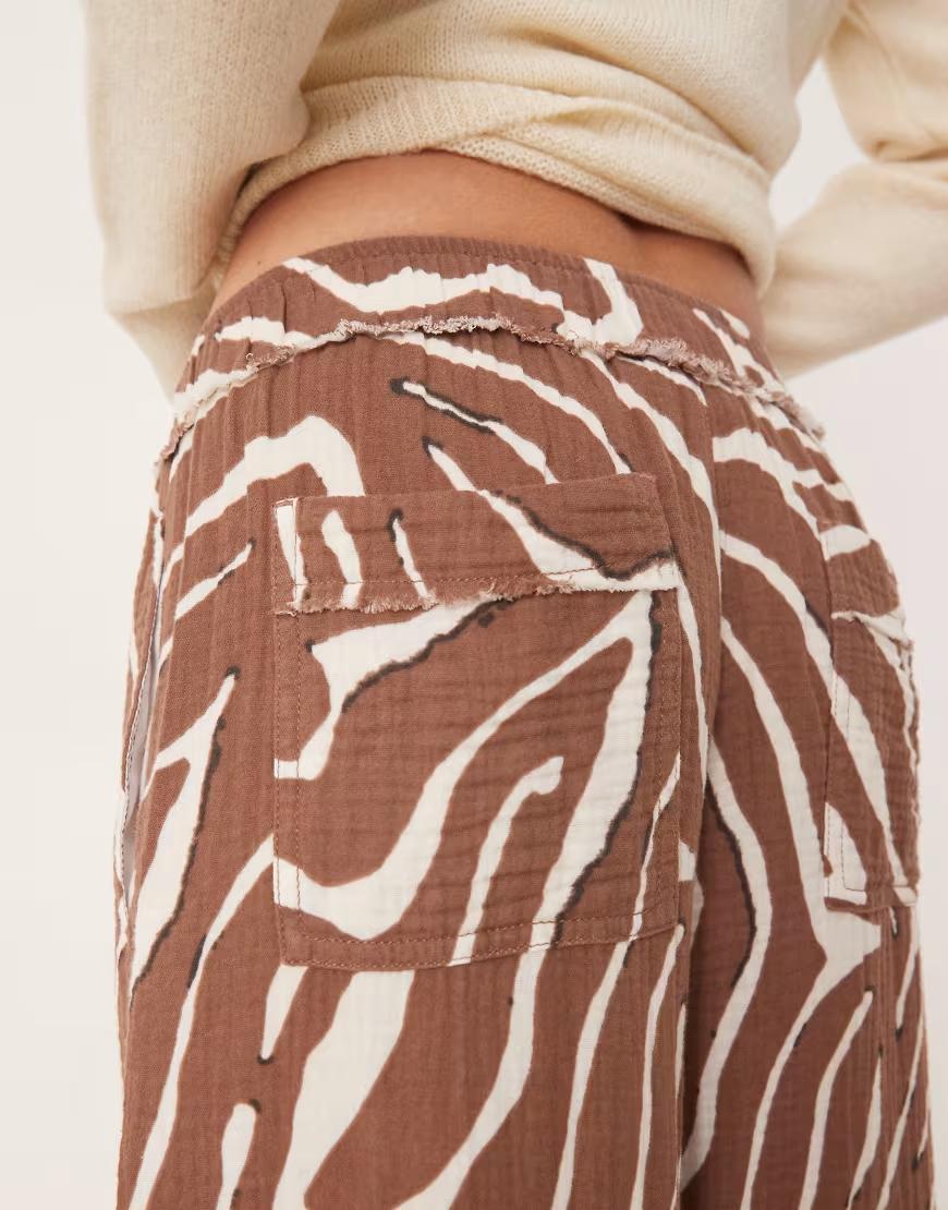 SPODNIE ANIMAL PRINT CASUAL