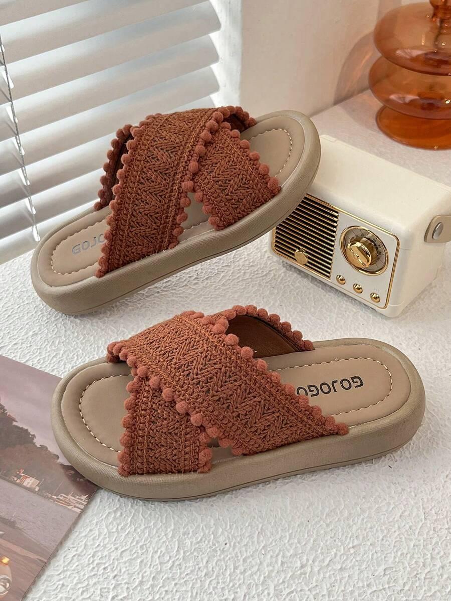 brązowe klapki casual